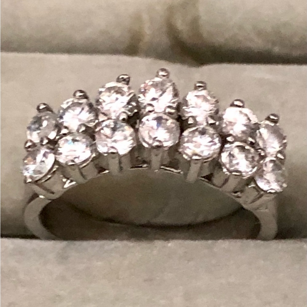 Silver tone costume jewelry ring with rhinestones size 7.5